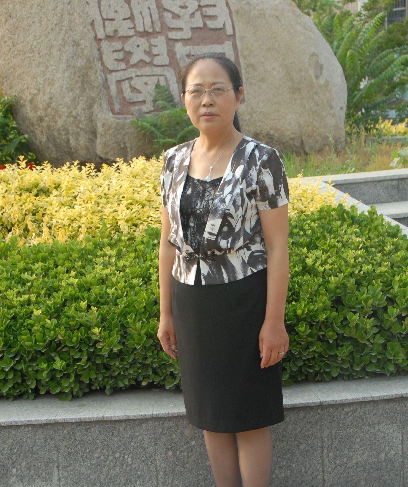 她是一名普通教师
